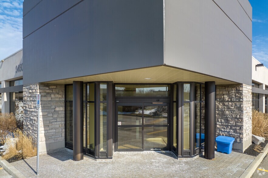 More Photos Of 3450 Superior Ct, Oakville Office For Lease