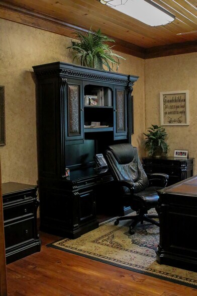 More Photos Of 404 Wynn Dr, Jacksonville Loft Creative Space For Sale