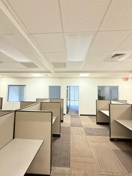 More Photos Of 5402 W Laurel St, Tampa Loft Creative Space For Sale