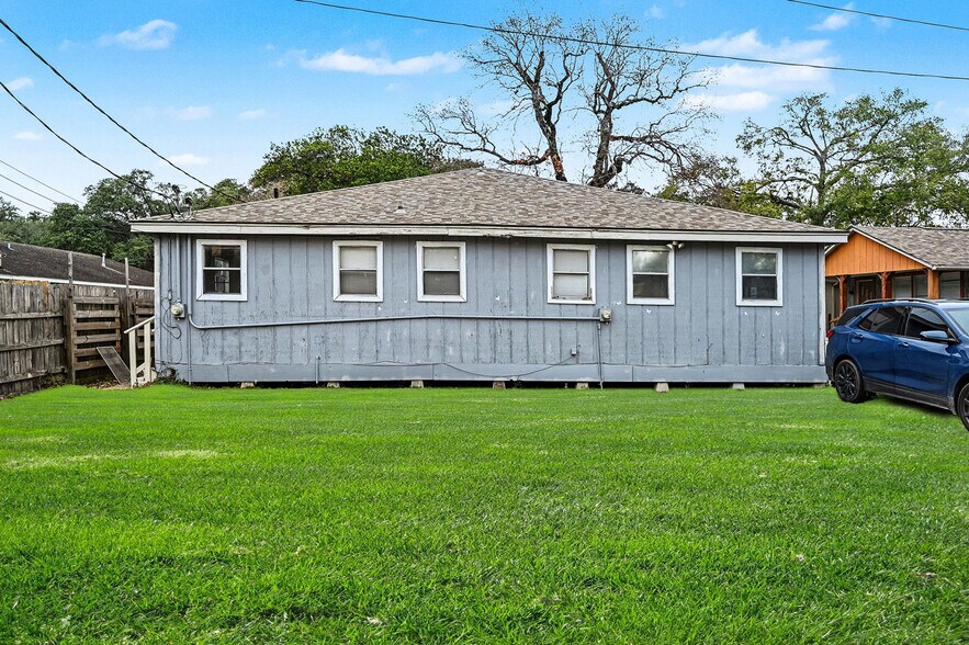 More Photos Of 5711 5th St, Katy Medical For Lease