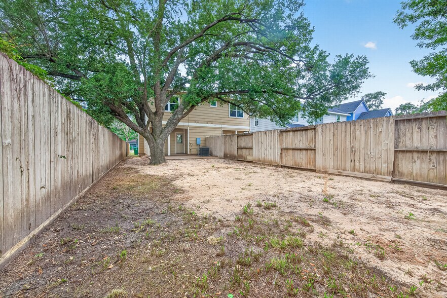 More Photos Of 14134 Packard St, Houston Specialty For Sale