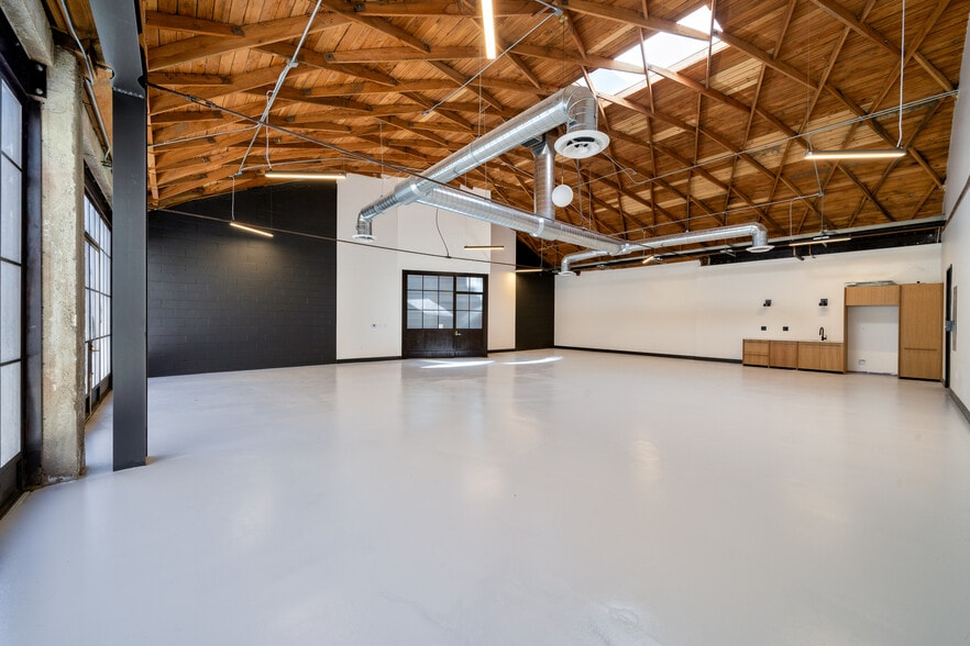 More Photos Of 1801 Blake Ave, Los Angeles Flex For Lease