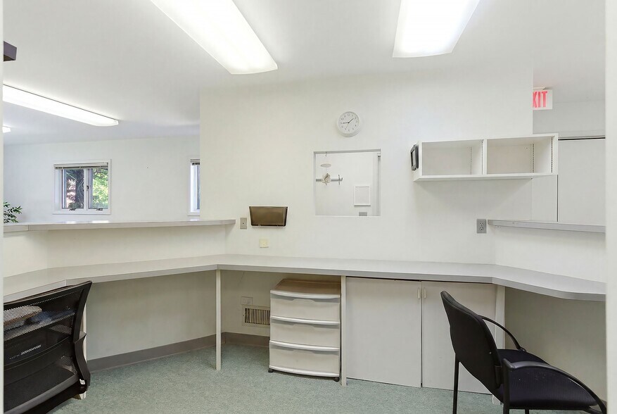 More Photos Of 801 Hughes Dr, Hamilton Office Residential For Sale