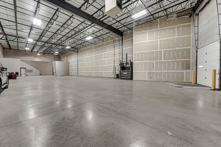 More Photos Of 1603 Rock Creek Blvd, Joliet Distribution For Lease