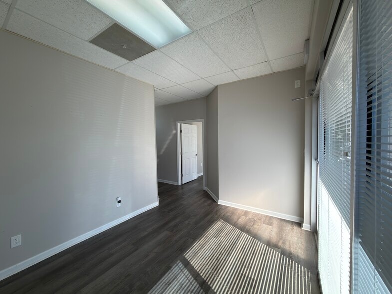 More Photos Of 1030 Oakland Ave, Rock Hill Office For Lease