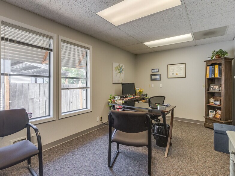 More Photos Of 319 NE 5th St, McMinnville Office Residential For Sale