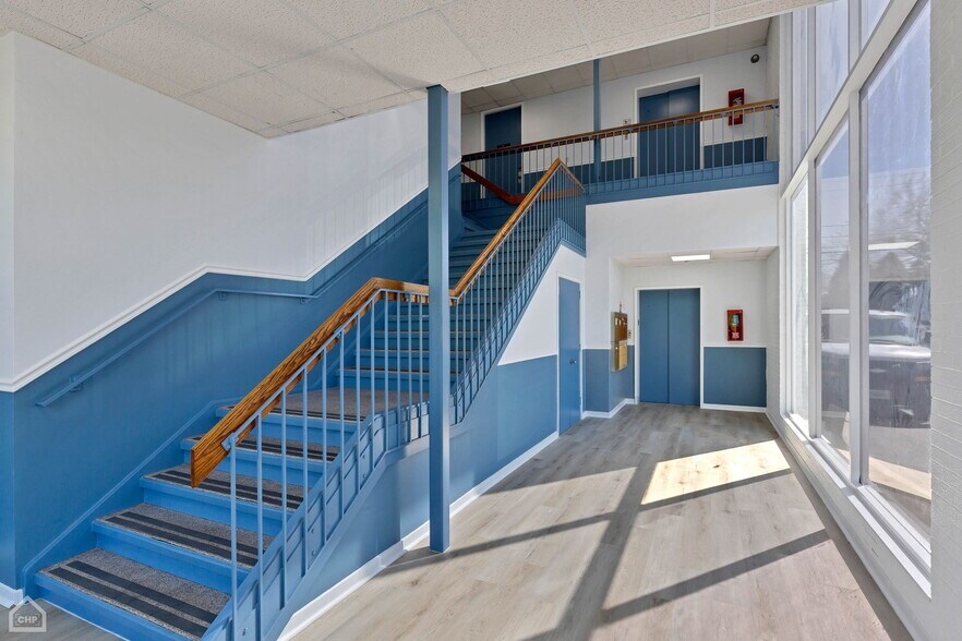 More Photos Of 7161 N Cicero Ave, Lincolnwood Office For Lease