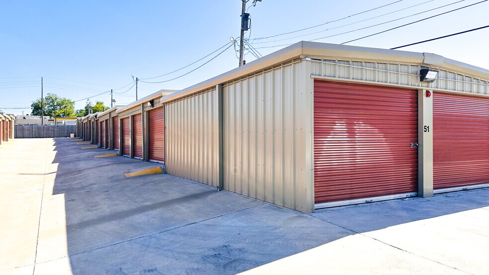 More Photos Of 819 S Xanthus Ave, Tulsa Self Storage For Sale