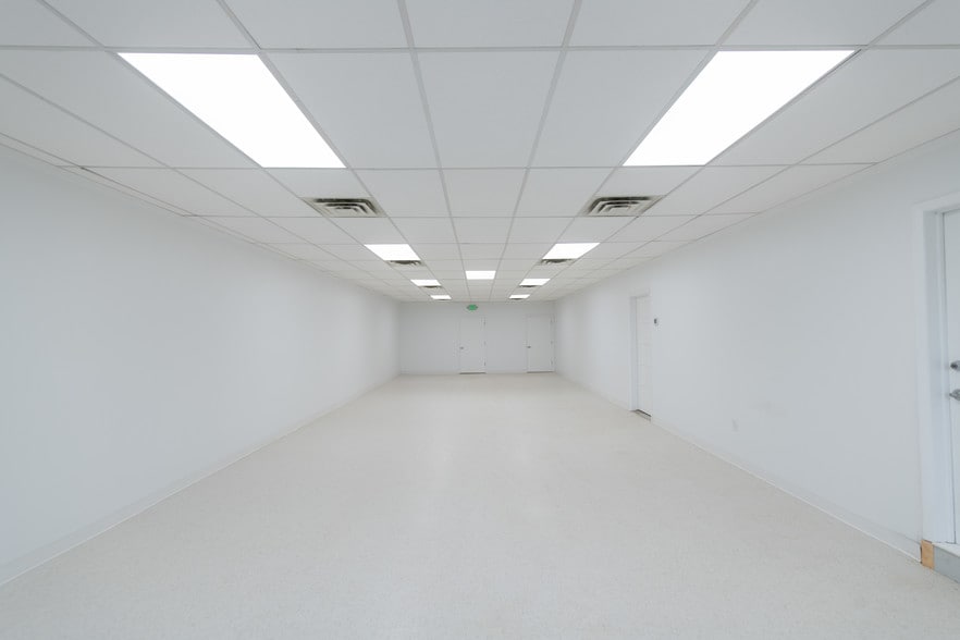 More Photos Of 422 Eastern Blvd, Essex Storefront Retail Office For Lease