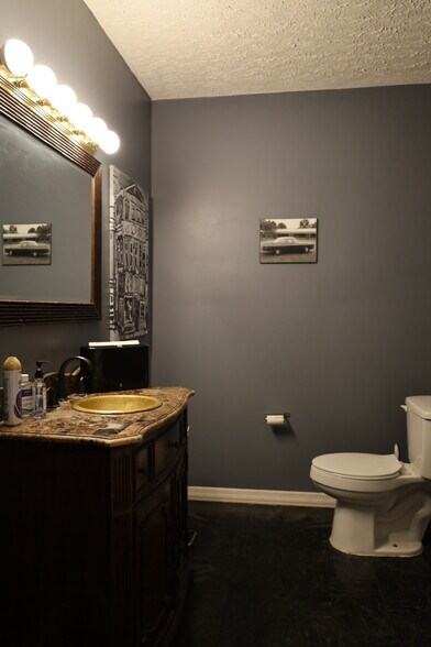 More Photos Of 613 Chillicothe St, Portsmouth Storefront Retail Office For Lease