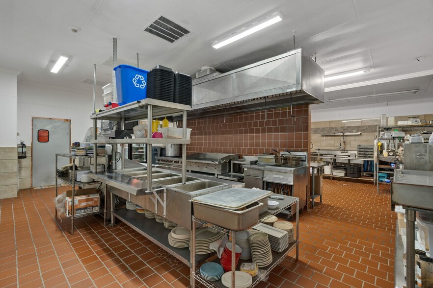 More Photos Of 929 US-98, Columbia Restaurant For Sale