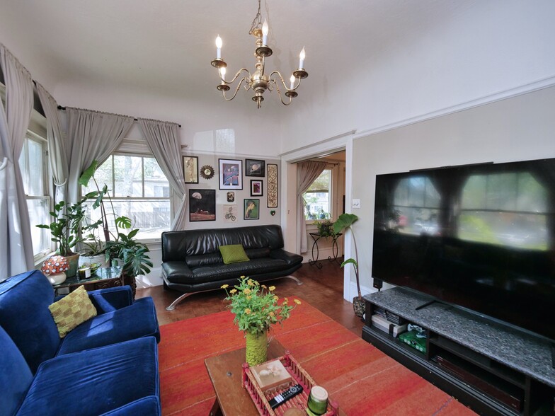 More Photos Of 1901-1903 H St, Sacramento Apartments For Sale