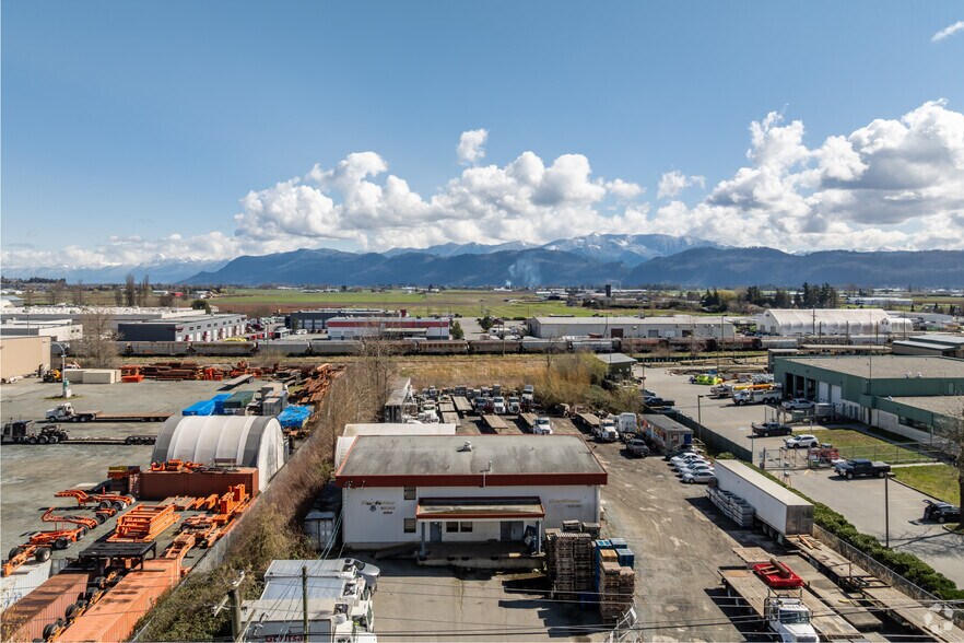 More Photos Of 990 Riverside Rd, Abbotsford Distribution For Sale