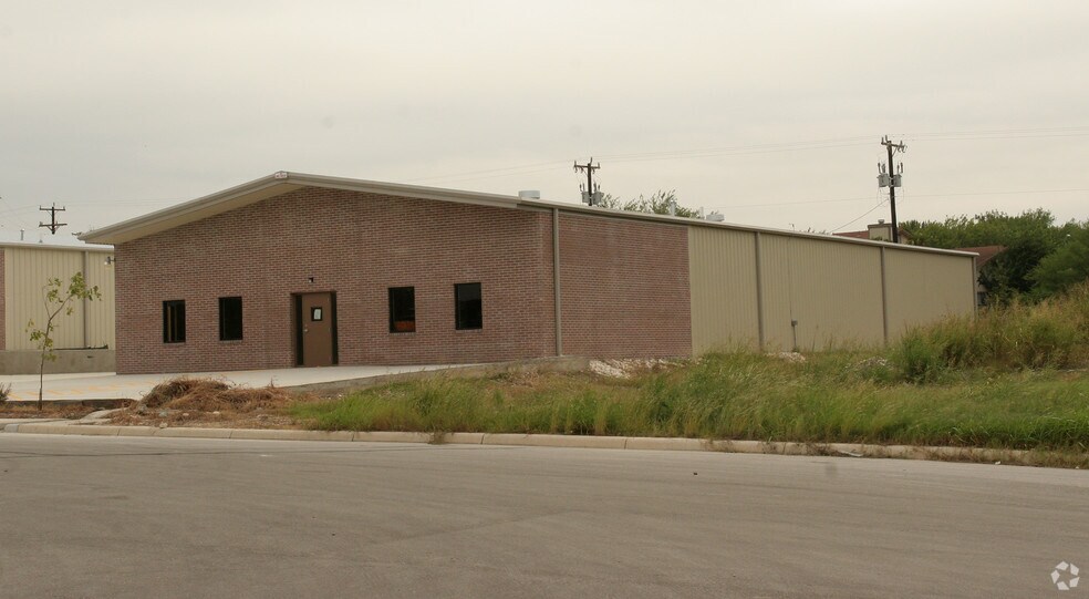 More Photos Of 6214 Krempen Ave, San Antonio Warehouse For Sale