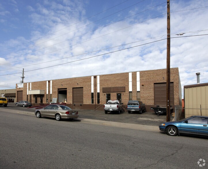 More Photos Of 2045-2075 W Amherst Ave, Sheridan Warehouse For Lease