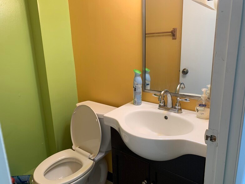 More Photos Of 350 Northern Blvd, Great Neck Office For Lease