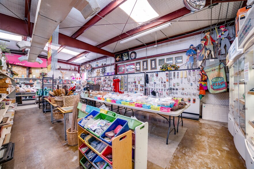 More Photos Of 2006 Pinn Rd, San Antonio Warehouse For Sale