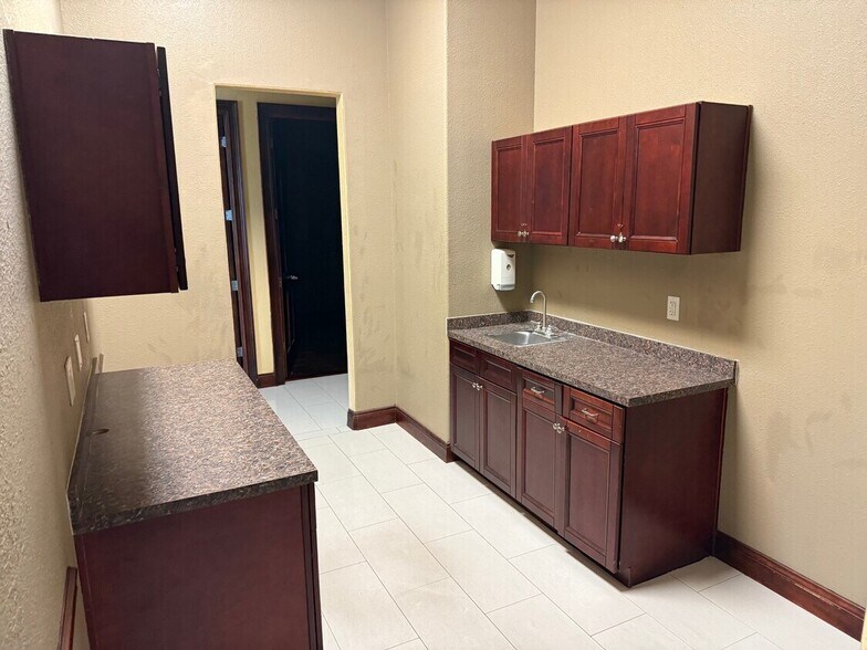 More Photos Of 2080-2094 Gulf To Bay Blvd, Clearwater General Retail For Lease