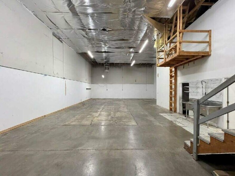 More Photos Of 3647 SE 21st Ave, Portland Warehouse For Lease