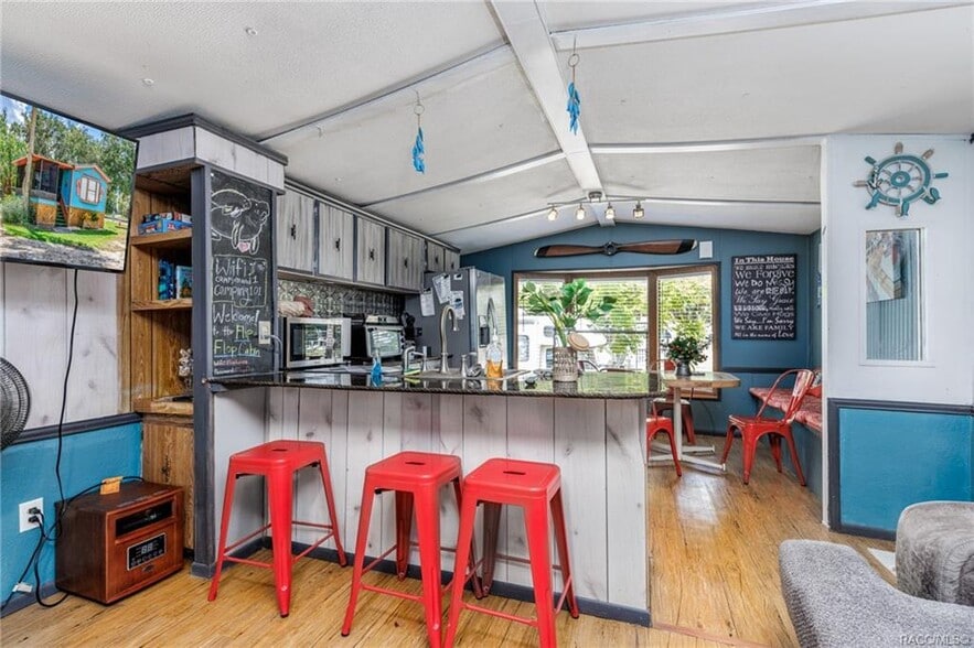 More Photos Of 6617 Riverside Dr, Yankeetown Marina For Sale