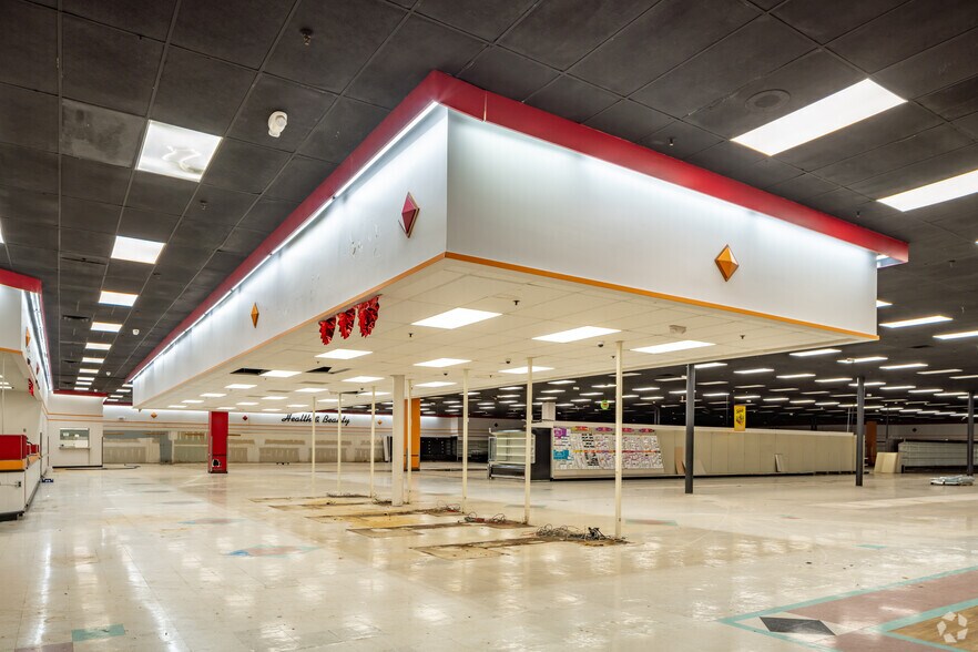 More Photos Of 4813-4945 Clio Rd, Flint Unknown For Lease