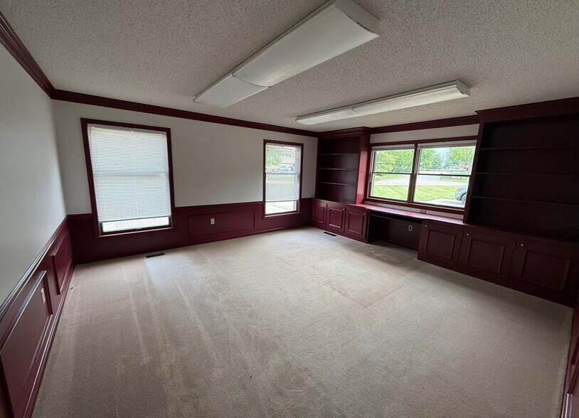 More Photos Of 600 Barrett Blvd, Henderson Office For Sale