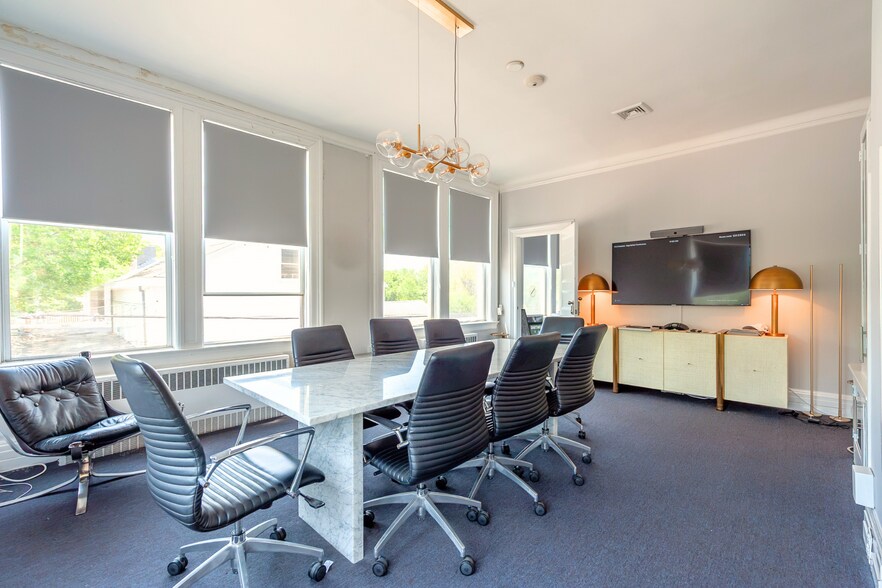 More Photos Of 138 Main St, Sag Harbor Office For Lease