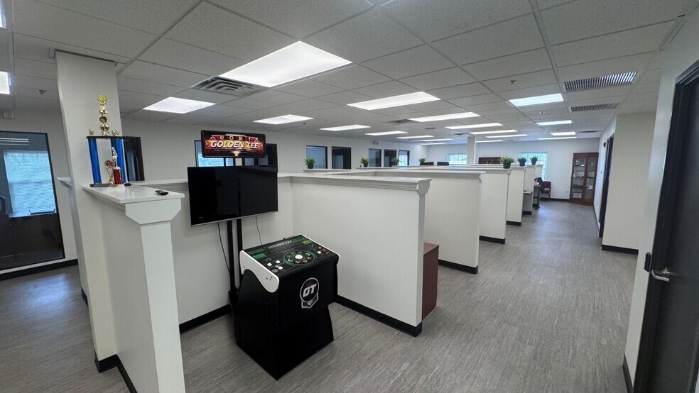 More Photos Of 1750 E Main St, St Charles Office For Sale