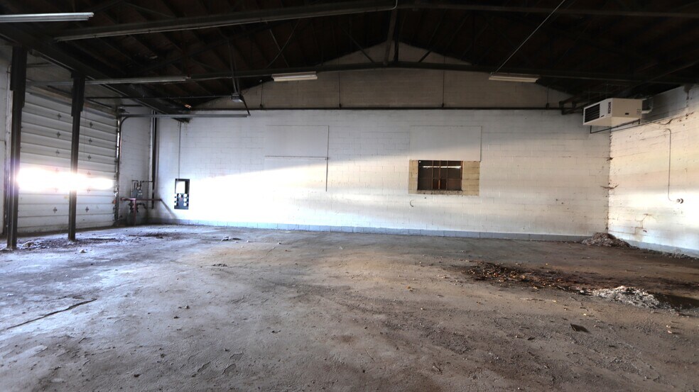 More Photos Of 142 Middle St, Geneva Warehouse For Sale