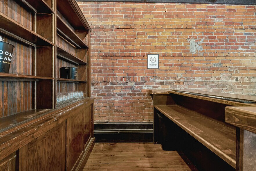 More Photos Of 119 S Calumet Ave, Chesterton Storefront Retail Residential For Lease