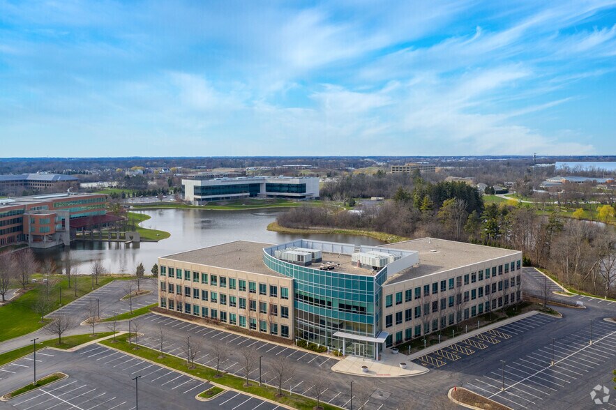 More Photos Of 1925 W Field Ct, Lake Forest Office For Lease