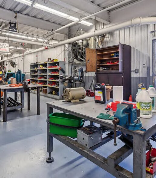 More Photos Of 4600 E Lake Blvd, Birmingham Warehouse For Sale