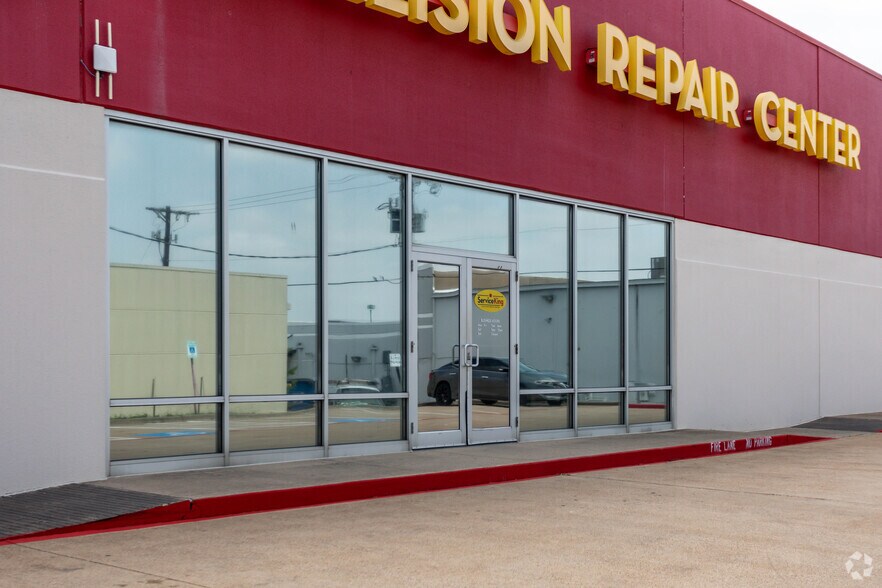 More Photos Of 3021 Eagle Dr, Grand Prairie Auto Repair For Sale