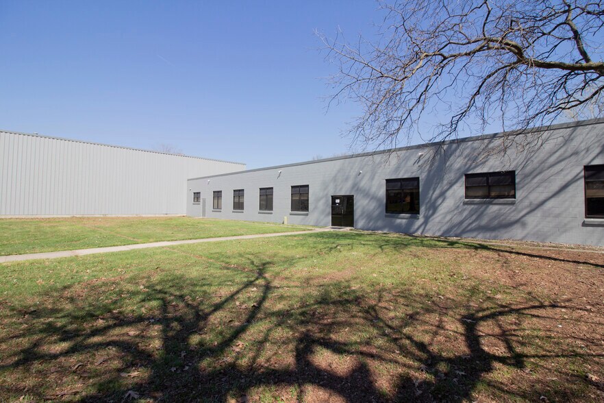 More Photos Of 126 Avenue C, Springfield Manufacturing For Sale