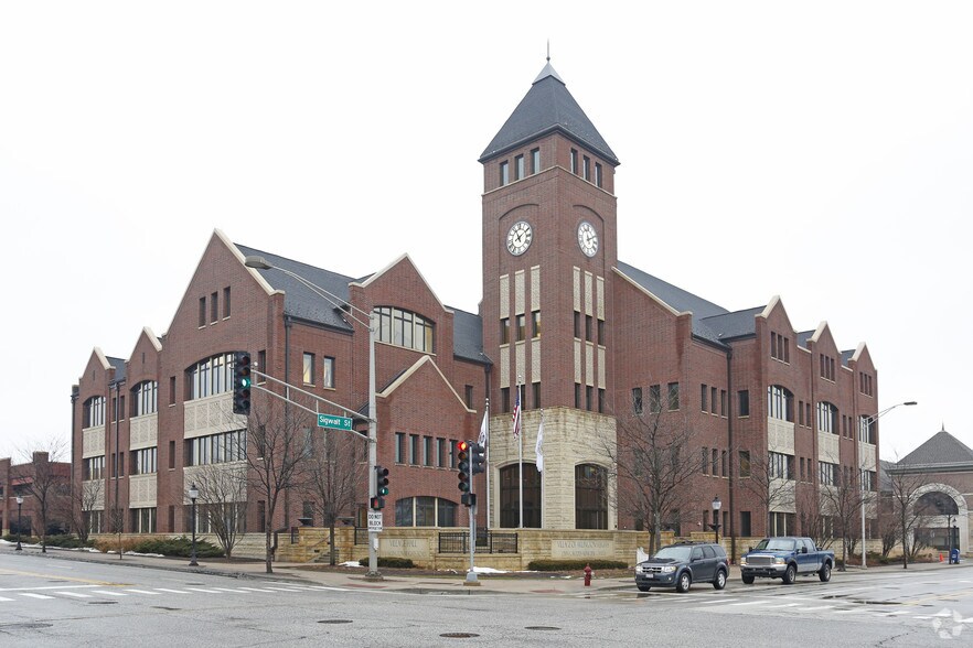 More Photos Of 21 S Evergreen Ave, Arlington Heights Unknown For Lease