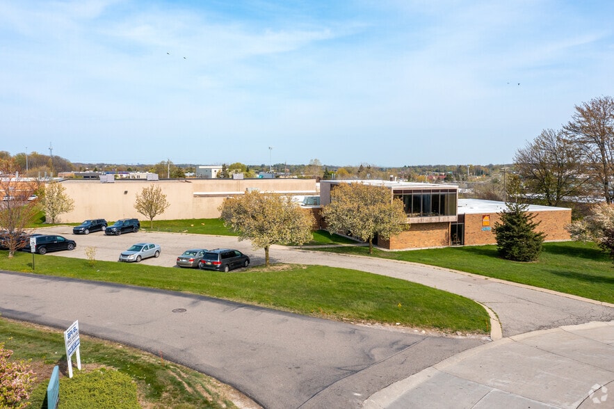 More Photos Of 24700 Crestview Ct, Farmington Hills Warehouse For Lease