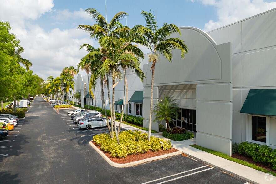 More Photos Of 10300 NW 19th St, Miami Warehouse For Lease