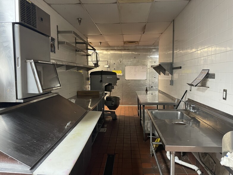 More Photos Of 905 E Gregory St, Pensacola Restaurant For Sale