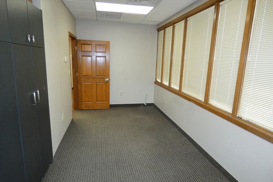 More Photos Of 1829 Maple Rd, Williamsville Medical For Lease