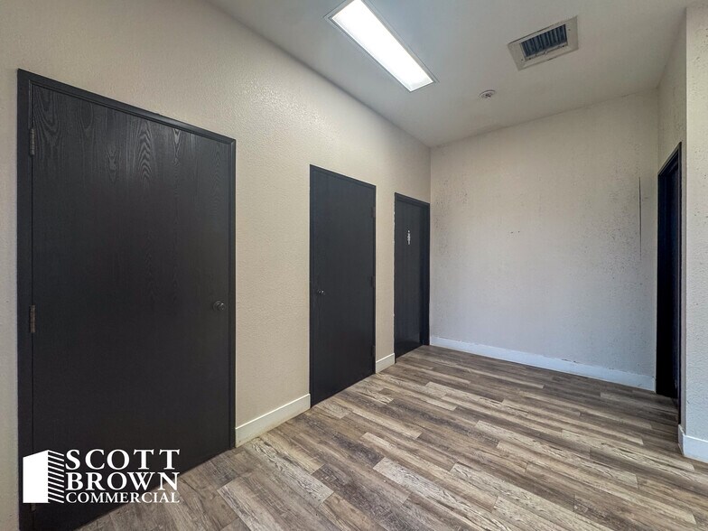 More Photos Of 2400 Worthington St, Denton Medical For Lease