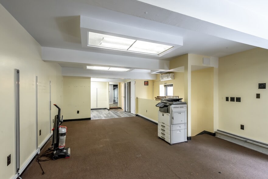 More Photos Of 39 Dobbin St, Brooklyn Warehouse For Sale