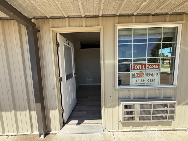 More Photos Of 5204 Jacquelyn Ln, Bartlesville Office For Lease