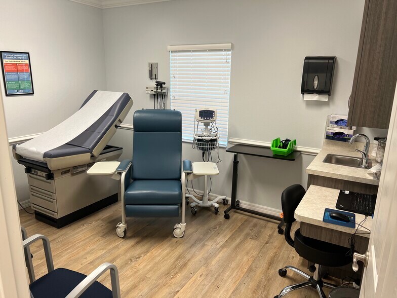 More Photos Of 1104 Kyle Wood Ln, Brandon Medical For Sale