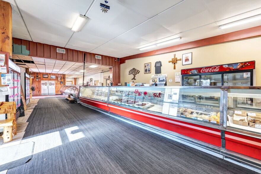 More Photos Of 715 Redfield St, Waupaca Freestanding For Sale