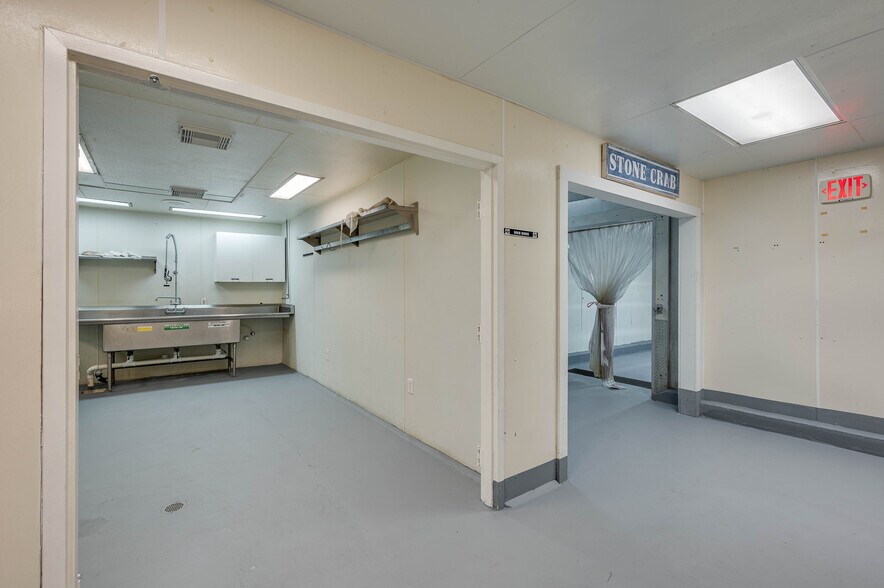 More Photos Of 174 NW 9th ave, Mulberry Distribution For Sale