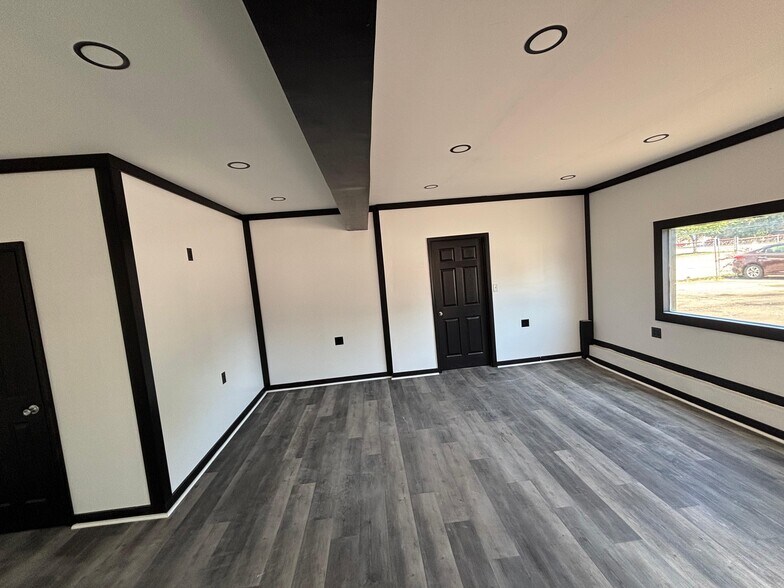 More Photos Of 11021-11025 Jefferson Ave, Newport News Auto Dealership For Sale