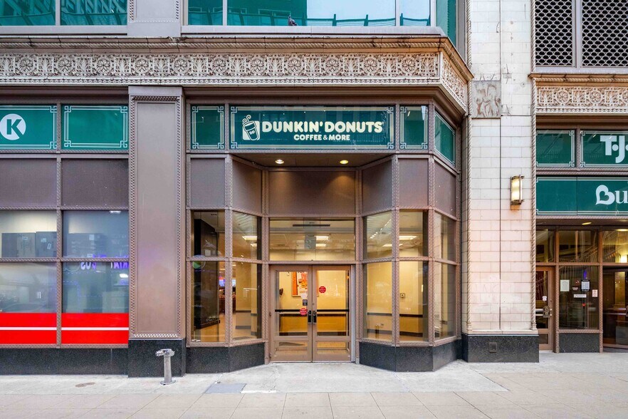 More Photos Of 1 N State St, Chicago Office Residential For Sale