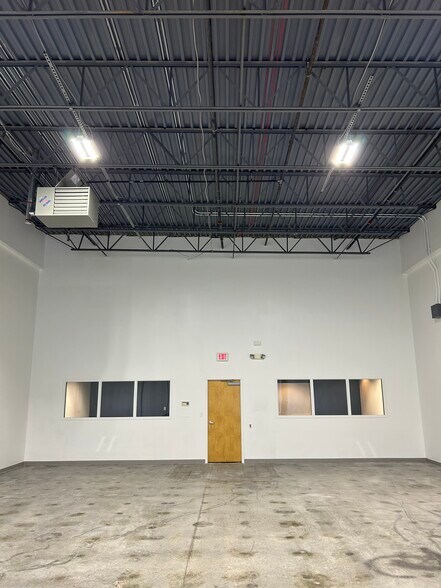 More Photos Of 153 Northboro Rd, Southborough Light Distribution For Lease