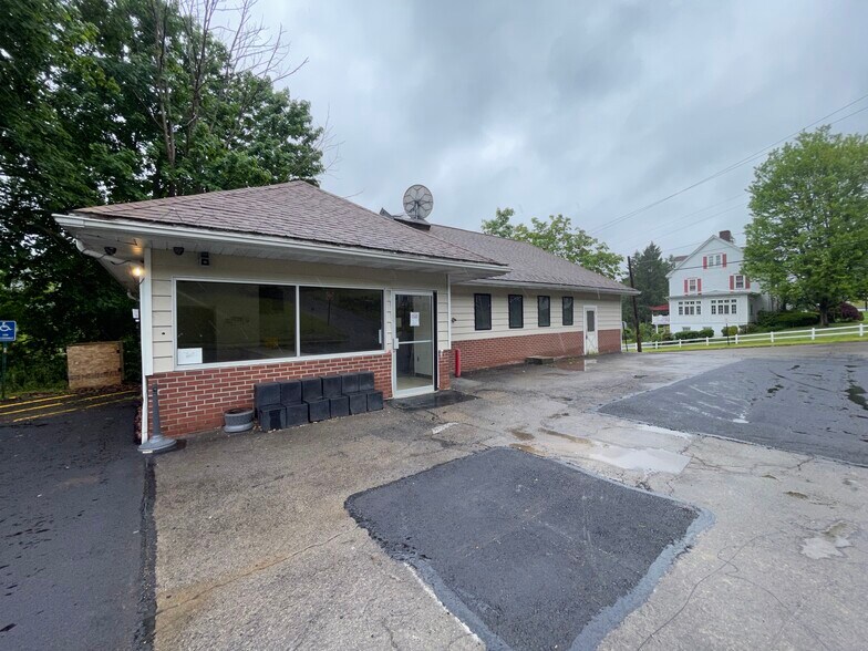 More Photos Of 256 Jackson Ave, Bradford Storefront For Sale