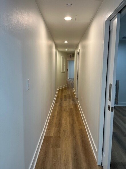 More Photos Of 1542 4TH St, Sarasota Storefront Retail Office For Lease